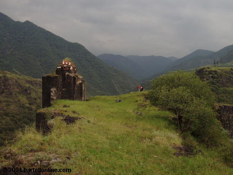 Hikers approaching the ruins of Kayan fortress near Alaverdi, Armenia
